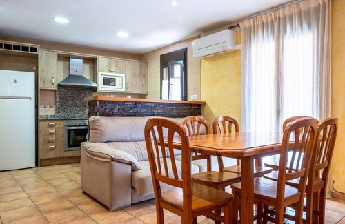 El Perello Villa | Rustic town house well located 10min beach