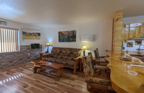 Coloma Apartment | Rustic yet Luxurious Log Cabin apartments