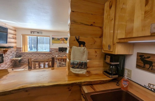 Coloma Apartment | Rustic yet Luxurious Log Cabin apartments