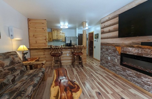 Coloma Apartment | Rustic yet Luxurious Log Cabin apartments