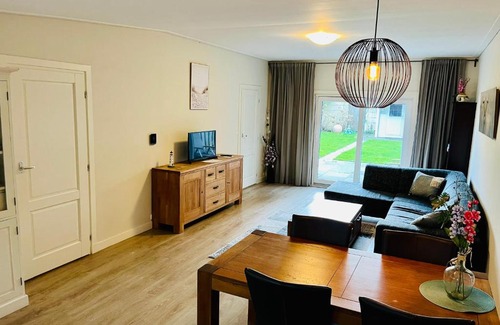 Bruinisse Apartment | Rustig gelegen recreatiewoning in Zeeland