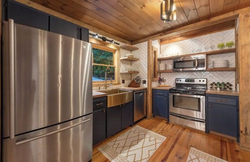 Blue Ridge Cabin | Rusty Creek Cabin | Hot Tub | Peaceful Retreat