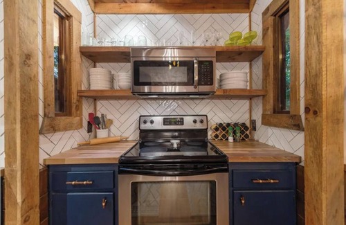 Blue Ridge Cabin | Rusty Creek Cabin | Hot Tub | Peaceful Retreat