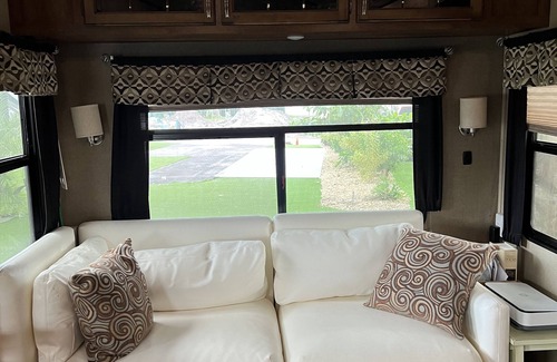 Fort Lauderdale House | RV in premiere park and marina on the New River