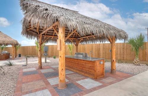 Port Aransas RV Rental | RV Park with Community Pool, Dog Park, Laundry Room, Walking Paths