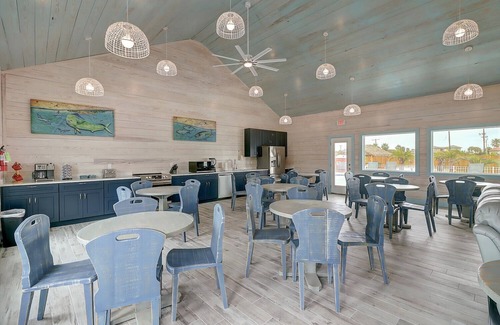 Port Aransas RV Rental | RV Site Only! Pool, In Town, Dog Park, Fishing, Wifi, Laundry Room