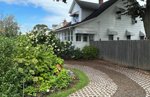 Farmingdale House | Ryder Cup 1 min. away: 4-bedroom house in Bethpage-Farmingdale, bygone charm