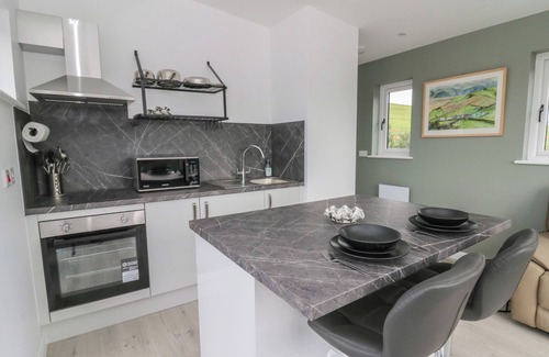 Borth Cottage | RYDLAN, family friendly, with hot tub in Borth