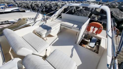 Saint-Raphael Boat Rental | Séjour insolite sur Yacht Princess 360 Fly
