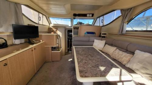 Saint-Raphael Boat Rental | Séjour insolite sur Yacht Princess 360 Fly