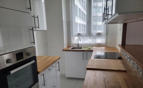 16th Arrondissement Apartment | Séjour raffiné à Paris, 4 pers proche Passy & Trocadéro