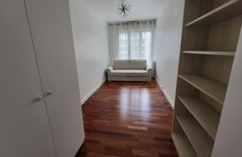 16th Arrondissement Apartment | Séjour raffiné à Paris, 4 pers proche Passy & Trocadéro