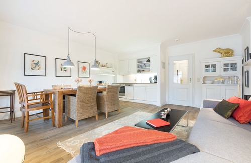 Keitum Apartment | Süderhof 14 - im Südwesten von Keitum Gelegenes Reetgedecktes Haus