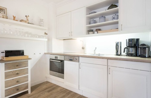 Keitum Apartment | Süderhof 14 - im Südwesten von Keitum Gelegenes Reetgedecktes Haus