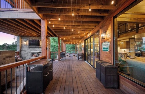 Broken Bow House | S'mores Sunrise Retreat - 7BD-6.5Bath - Luxury Lakeview House - Sleeps 30