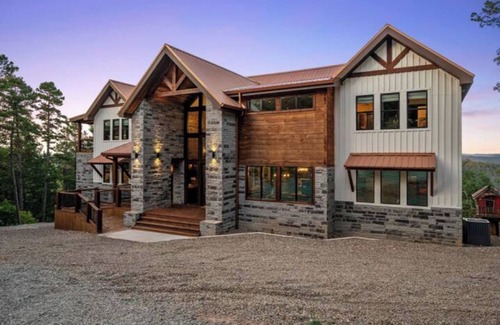 Broken Bow House | S'mores Sunrise Retreat - 7BD-6.5Bath - Luxury Lakeview House - Sleeps 30