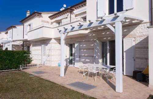 Sirolo Apartment | S018 - Sirolo, nuovissimo trilocale in pietra con giardino dx