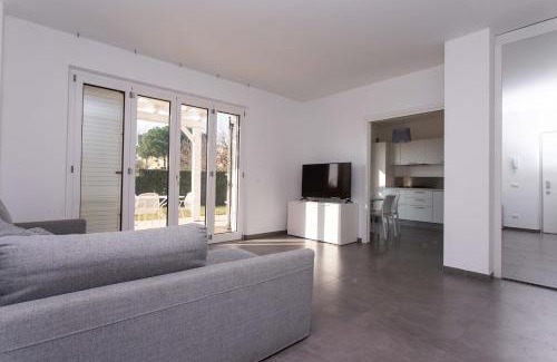 Sirolo Apartment | S018 - Sirolo, nuovissimo trilocale in pietra con giardino dx