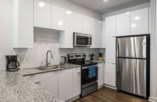 Midtown Apartment | (S1BK) Affordable Hotel-Alternative Perfect for Long Term Stay near Whole Foods