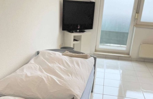 Sankt Augustin Apartment | SA03 work & stay apartment with WiFi and balcony