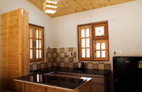 Suja Hotel | Saanjh Cottages