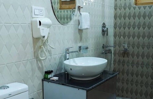 Suja Hotel | Saanjh Cottages