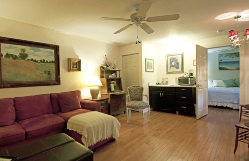 Parrot Cove Bed & Breakfast | Sabal Palm House Bed & Breakfast