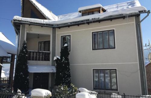 Yaremche House | Sadyba Girske Povitria