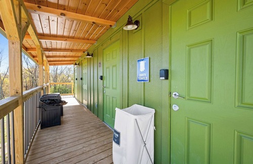 Williamstown RV Rental | Safari Tent C at Eden Reserve - Near Ark
