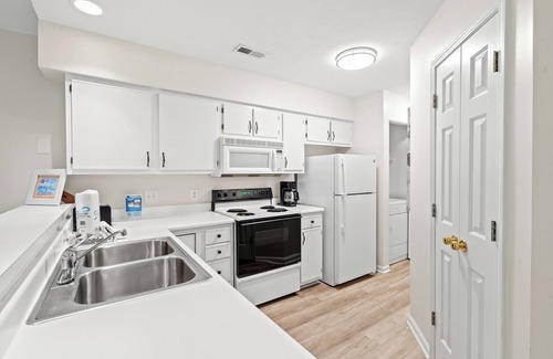 Pawleys Island Condo | "Safe Harbor" Stunning Golf & Lake Viewsn2 Bedroom 2 BathnProfessionally Cleaned