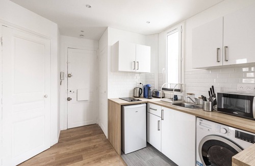 Cœur de Ville Apartment | Safe Haven in the heart of Courbevoie - with Parking - Civil lease