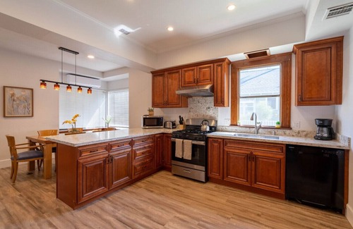 Glendora House | Safe Neighborhood, Family Oriented, Pet Friendly!