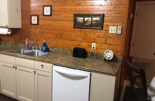 Pine Grove House | safe, quiet close to Hammond and interstates
