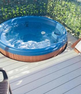 Malton Cabin | Saffron Lodge With Hot Tub