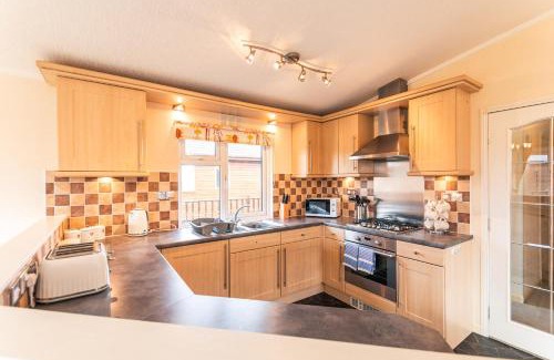 Malton Cabin | Saffron Lodge With Hot Tub
