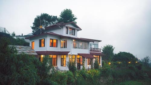 Kaul Villa | SaffronStays The Clairmont Cottage,Mukteshwar