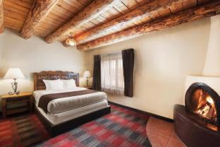 Taos Hotel | Sagebrush Inn & Suites