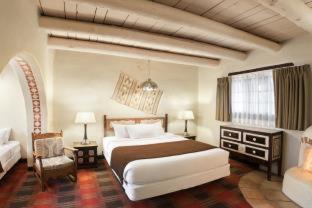 Taos Hotel | Sagebrush Inn & Suites