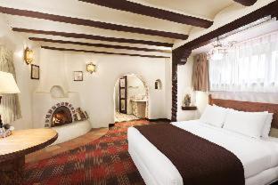 Taos Hotel | Sagebrush Inn & Suites