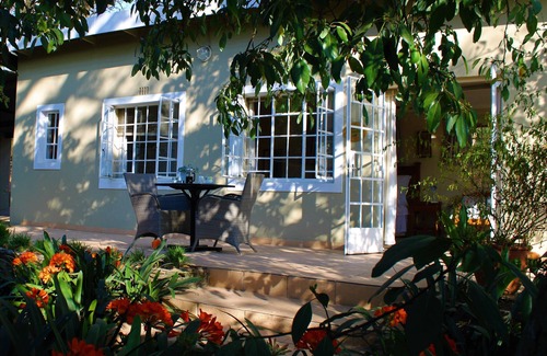 Muldersdrift House | Sagewood cottage for 2 people with wonderful private terrace in garden!