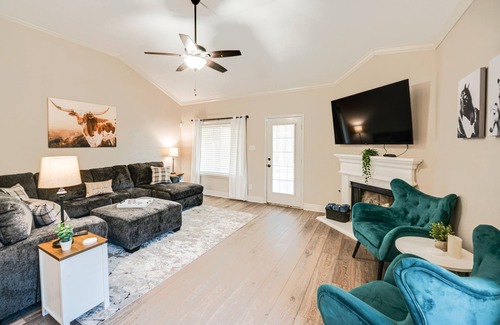 Saginaw House | Saginaw Home w/ Fenced Yard: 11 Mi to Fort Worth!