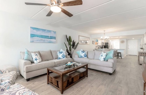 South Padre Island Condo | Saida III 1105 (3115) - Coastal 2 bedroom Condo for 6 guests in Beachfront Resort with 3 pools and amazing View