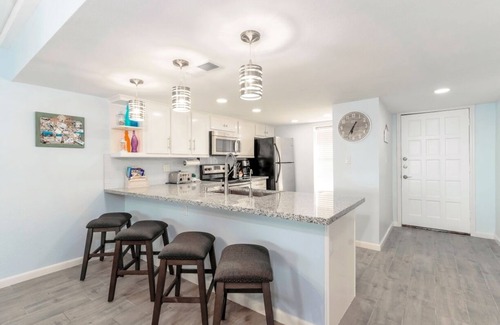 South Padre Island Condo | Saida III 1105 (3115) - Coastal 2 bedroom Condo for 6 guests in Beachfront Resort with 3 pools and amazing View
