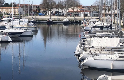 La Tremblade Boat Rental | Sail for night in port