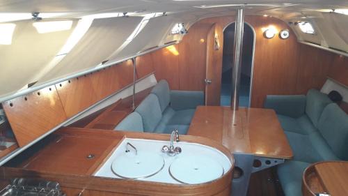 Le Grau-Du-Roi Boat Rental | Sailboat for sea ride or instructor class