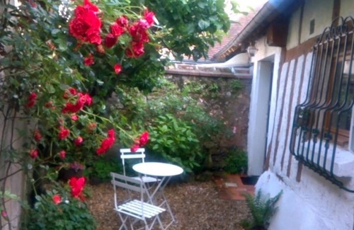 Chateauneuf-sur-Loire House | Sailor's house on the Loire
