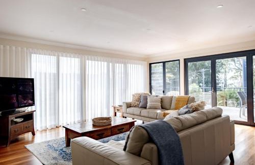 Mollymook Beach House | Sails on Bannister