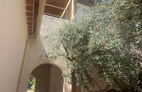 Les Lecques Apartment | SAINT-CYR-SUR-MER-LES LECQUES (250m beach)/Apartment CAUME -T3 for 4/6 pers.