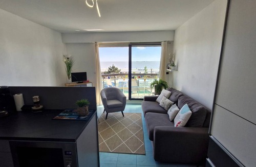 Saint-Georges-de-Didonne Apartment | Saint Georges de Didonne - FULL SEA VIEW for this STUDIO CABIN facing the beach