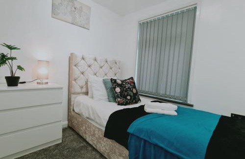 Stone House | Saint Johns 3-bedroom House-Greater London